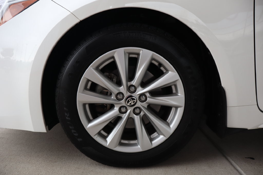 Used 2025 Toyota Corolla SE w/ SE Package FWD image 5