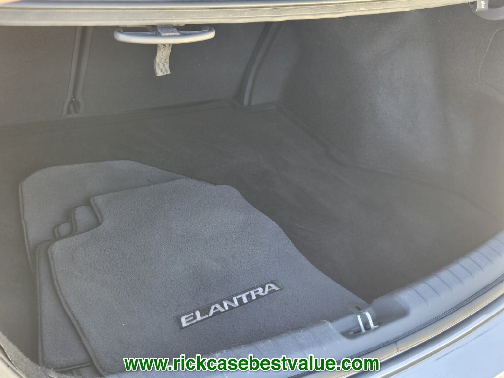 Used 2018 Hyundai Elantra SE w/ SE Connectivity Package 04 FWD image 13