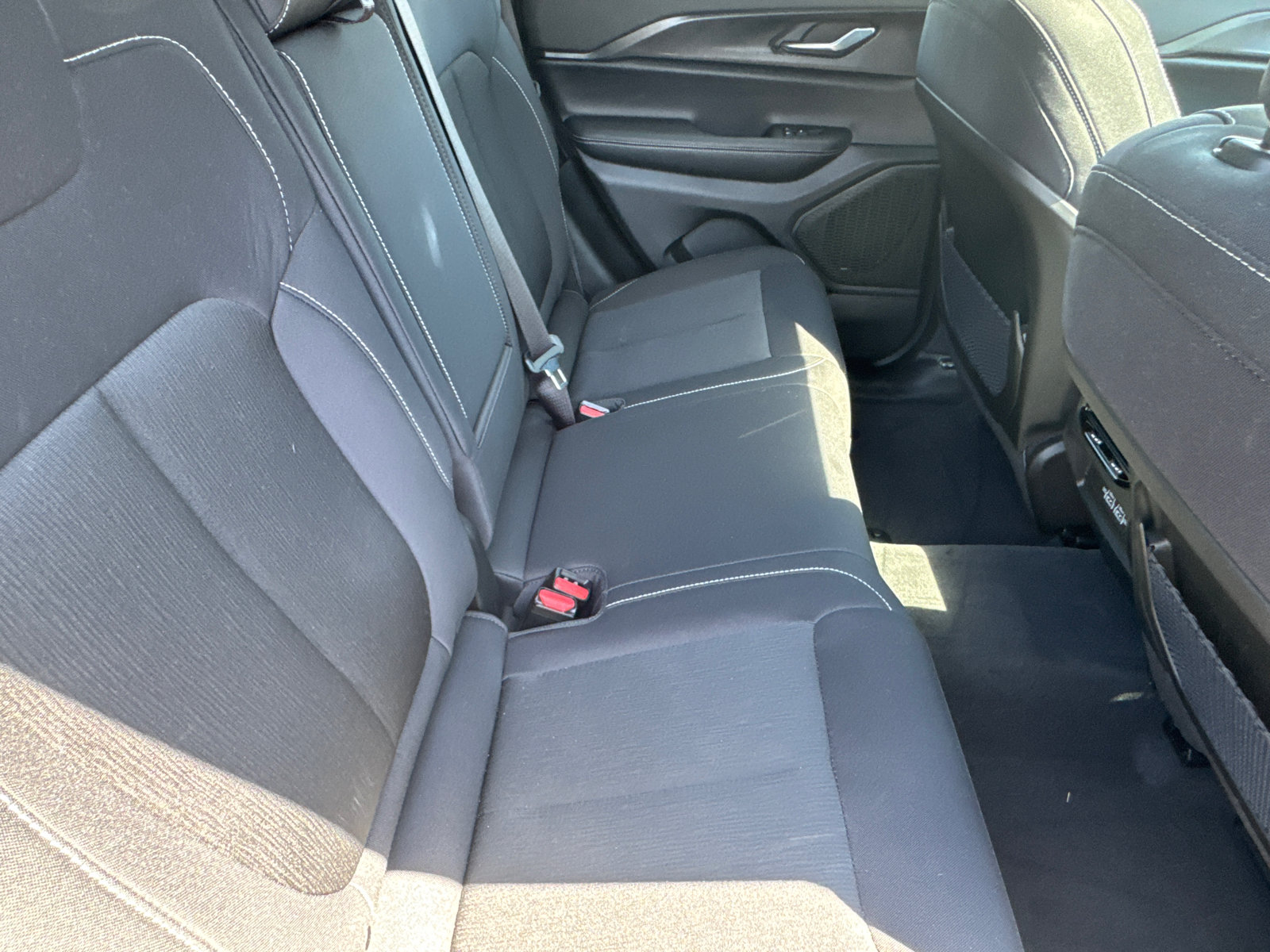 Used 2025 Jeep Grand Cherokee Laredo X RWD image 18