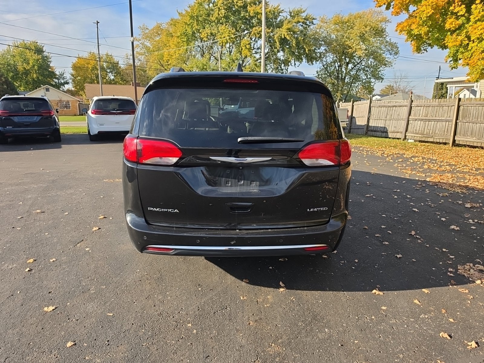 Used 2019 Chrysler Pacifica Limited w/ Advanced Safetytec Group FWD image 7