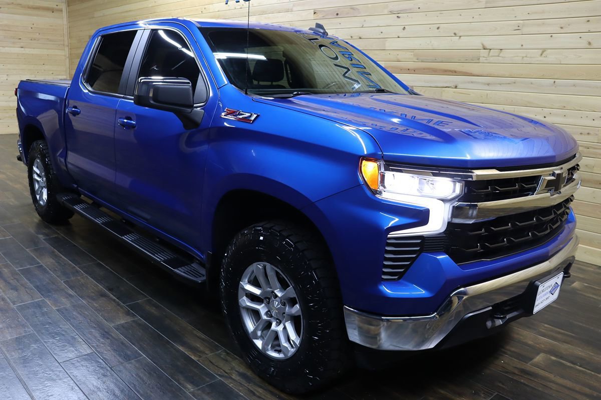 Used 2022 Chevrolet Silverado 1500 LT AWD/4WD image 2