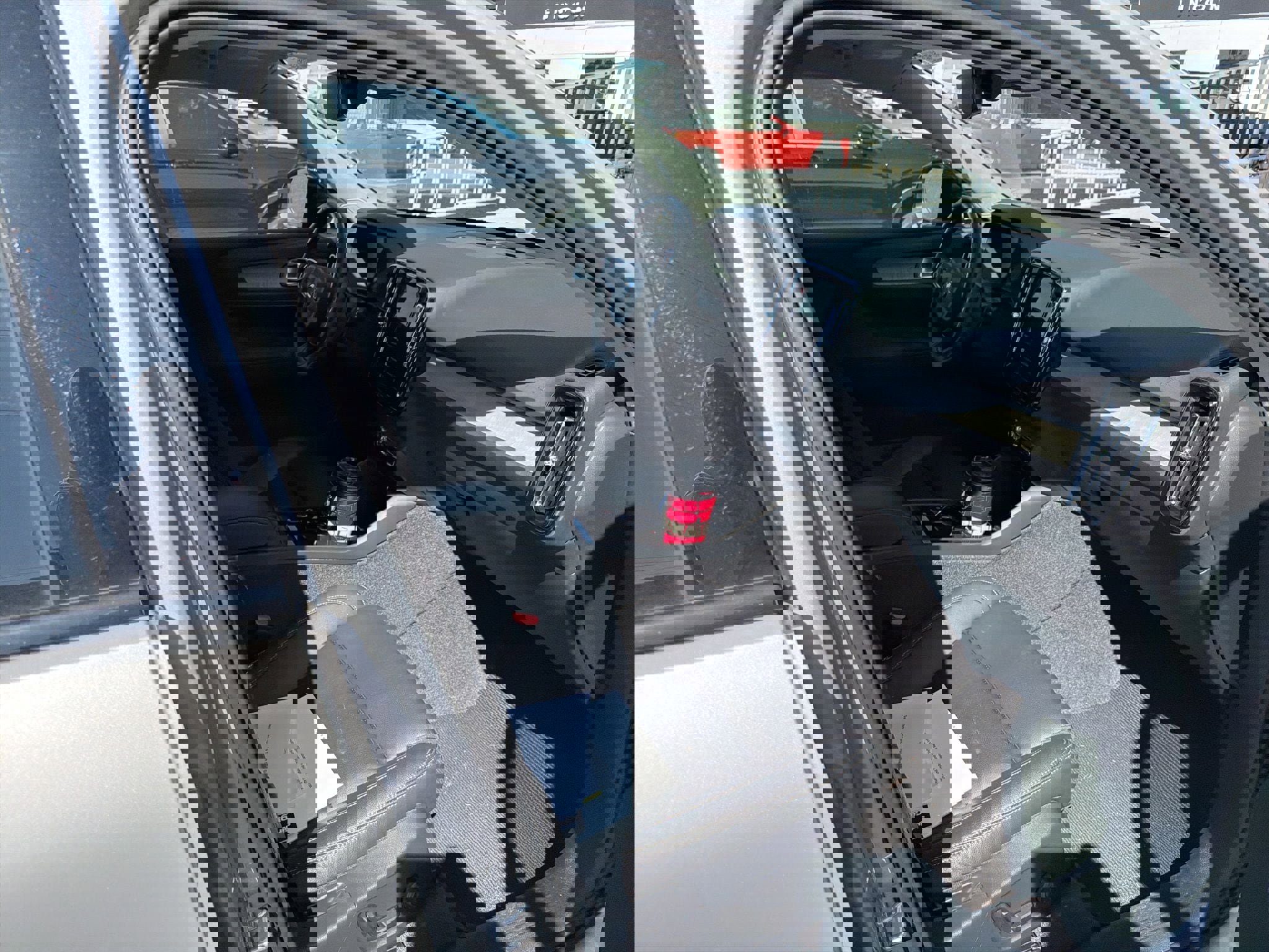 Used 2025 Volvo XC40 B5 Plus image 6