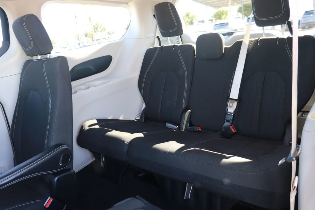 Used 2024 Chrysler Voyager LX image 13