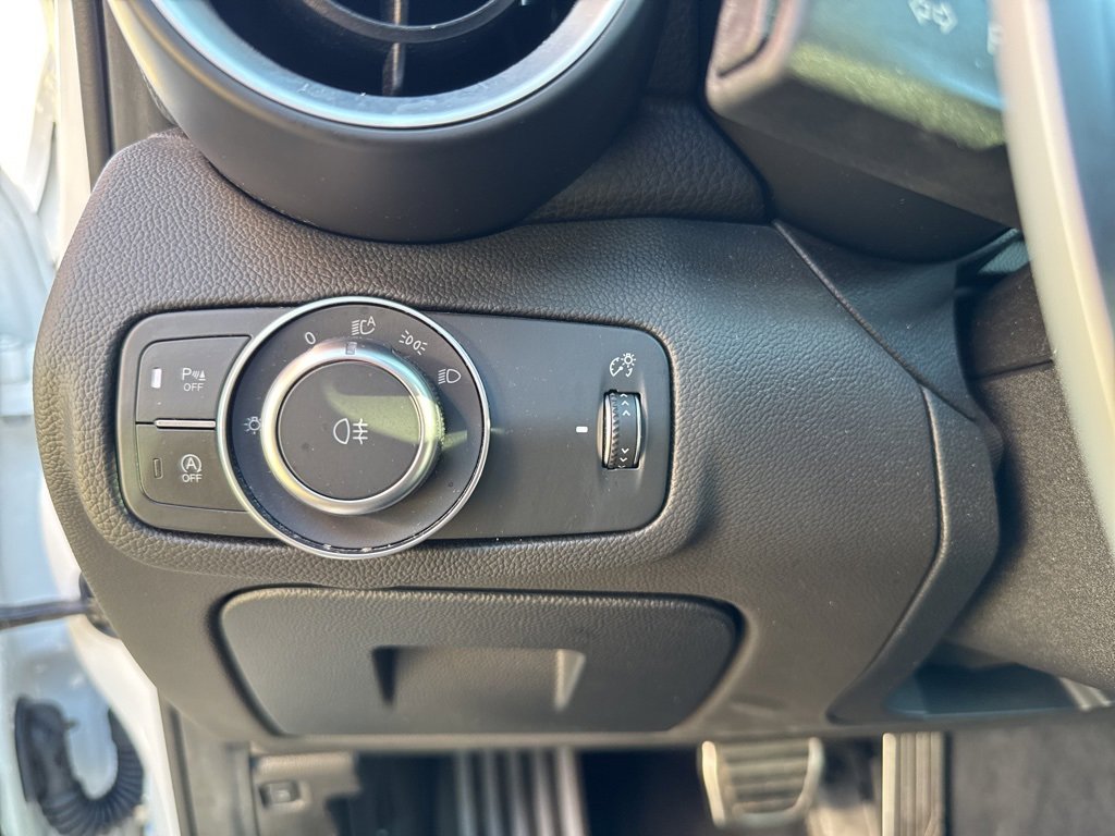 Used 2022 Alfa Romeo Giulia Veloce image 33