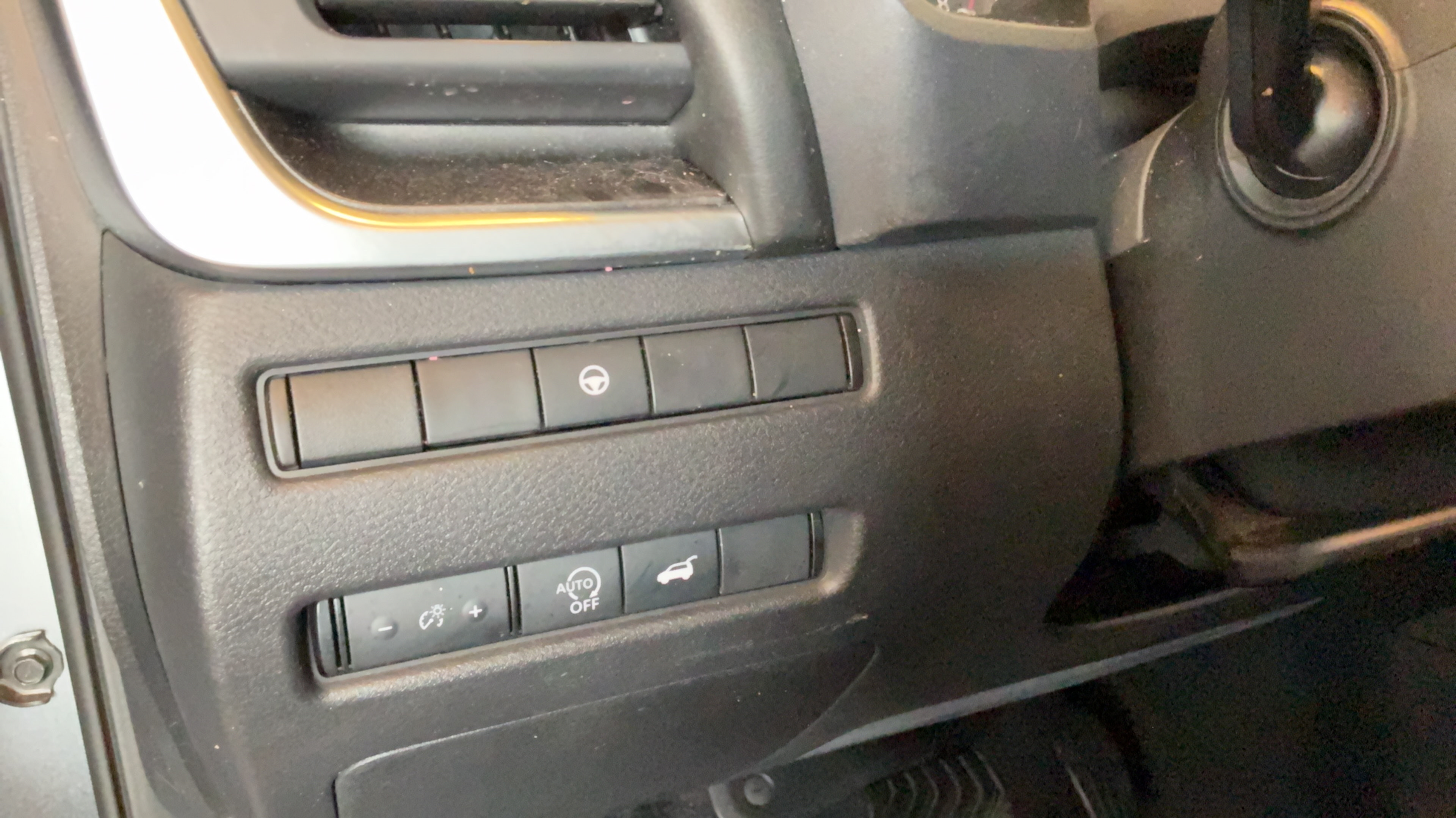 Used 2023 Nissan Rogue SV w/ SV Premium B Package FWD image 15