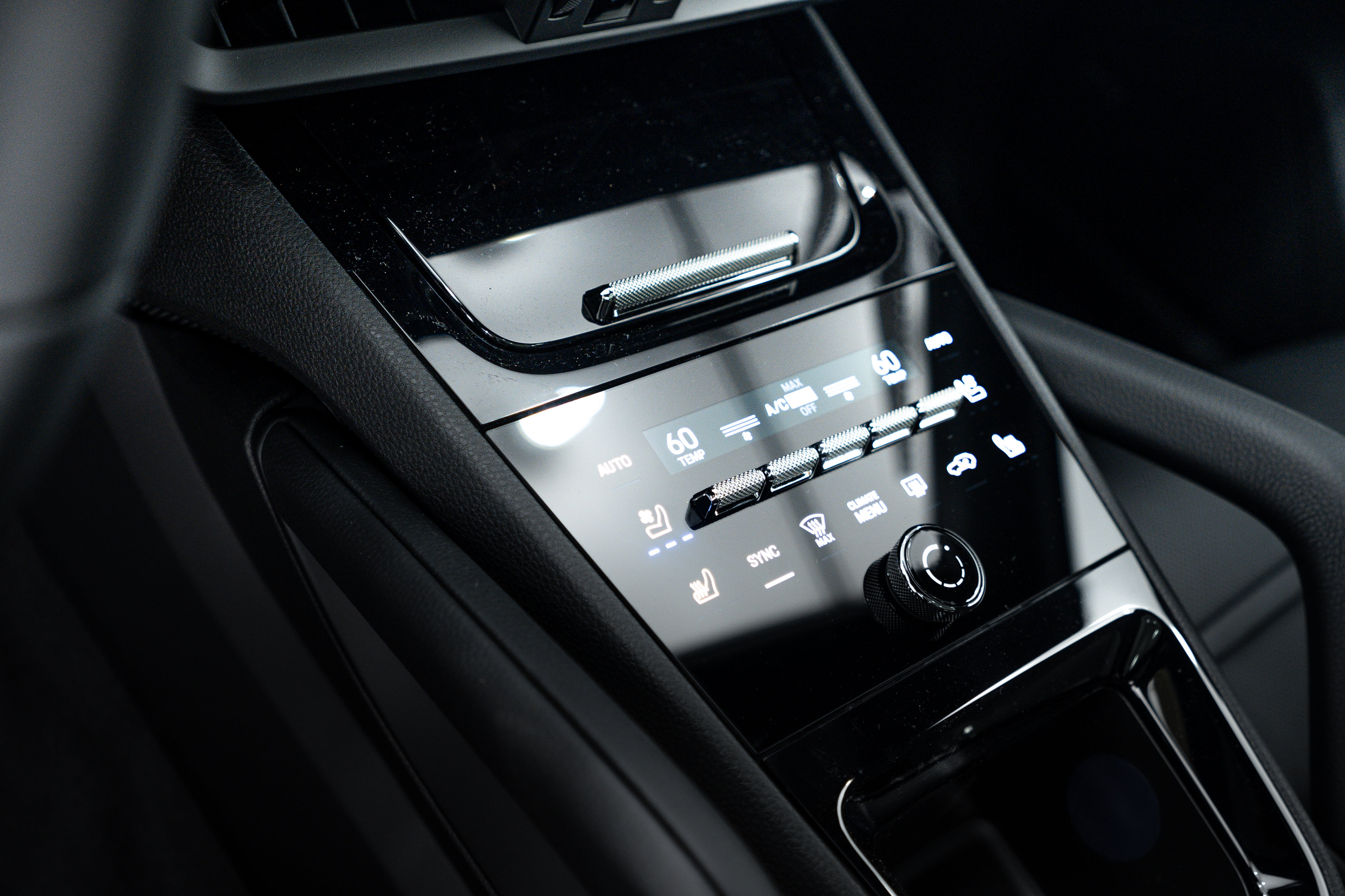 Certified 2025 Porsche Cayenne Coupe image 16