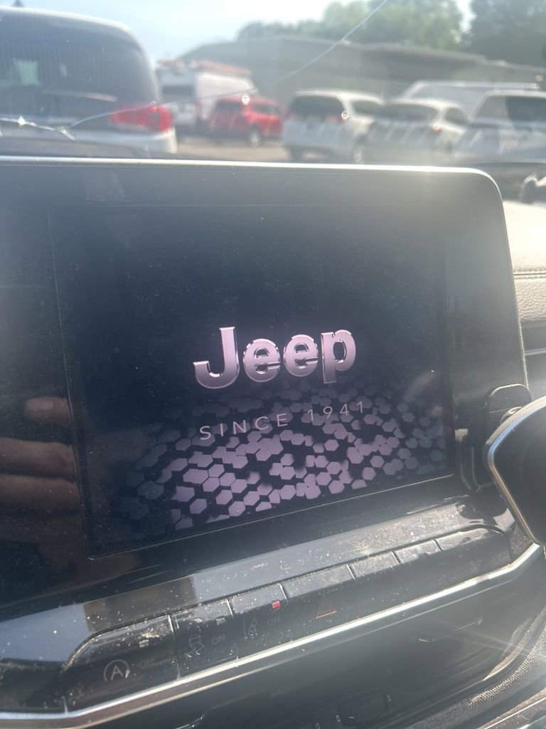 Used 2025 Jeep Compass Sport image 13