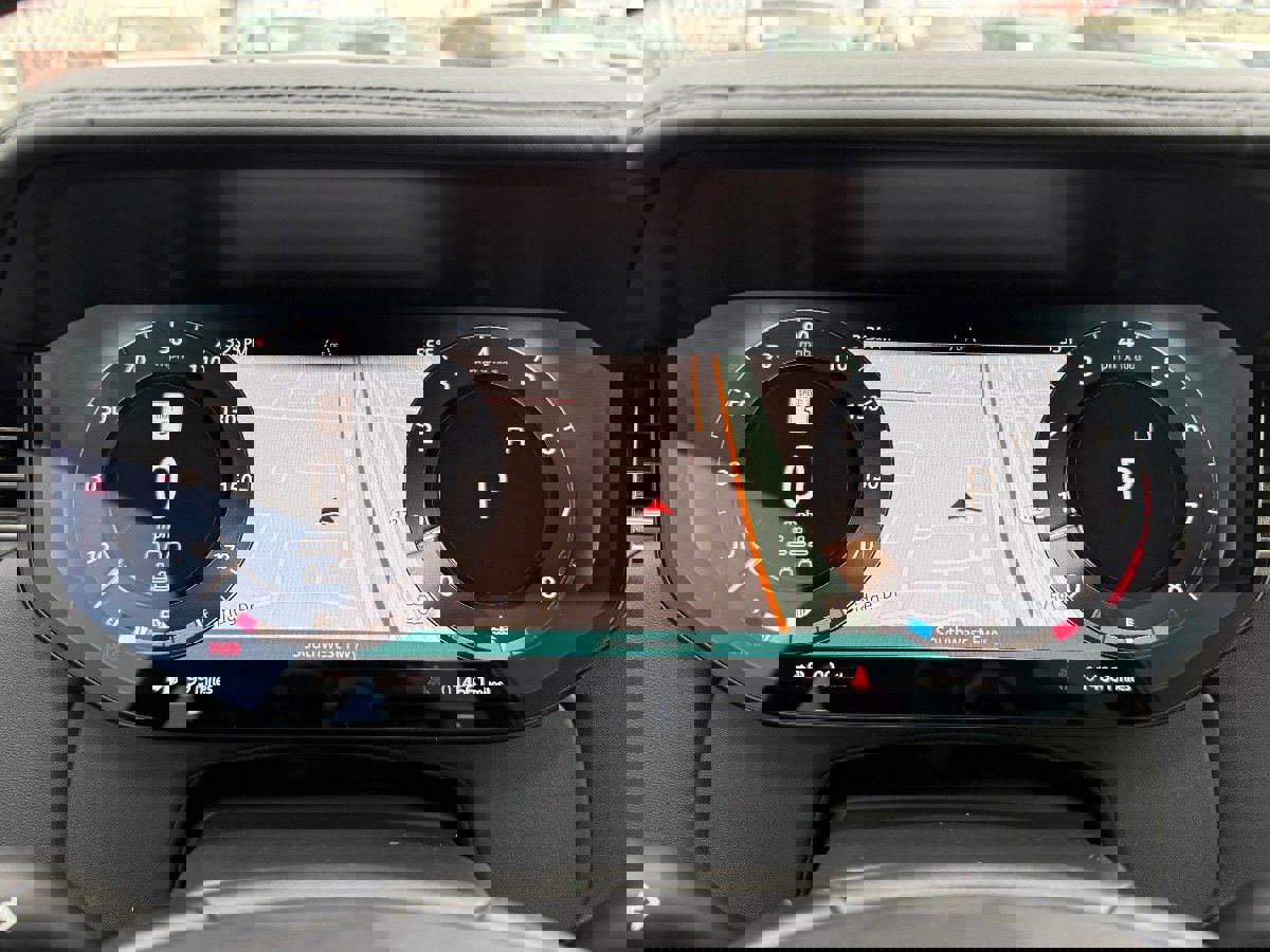 Used 2025 Land Rover Range Rover Long Wheelbase SE image 30