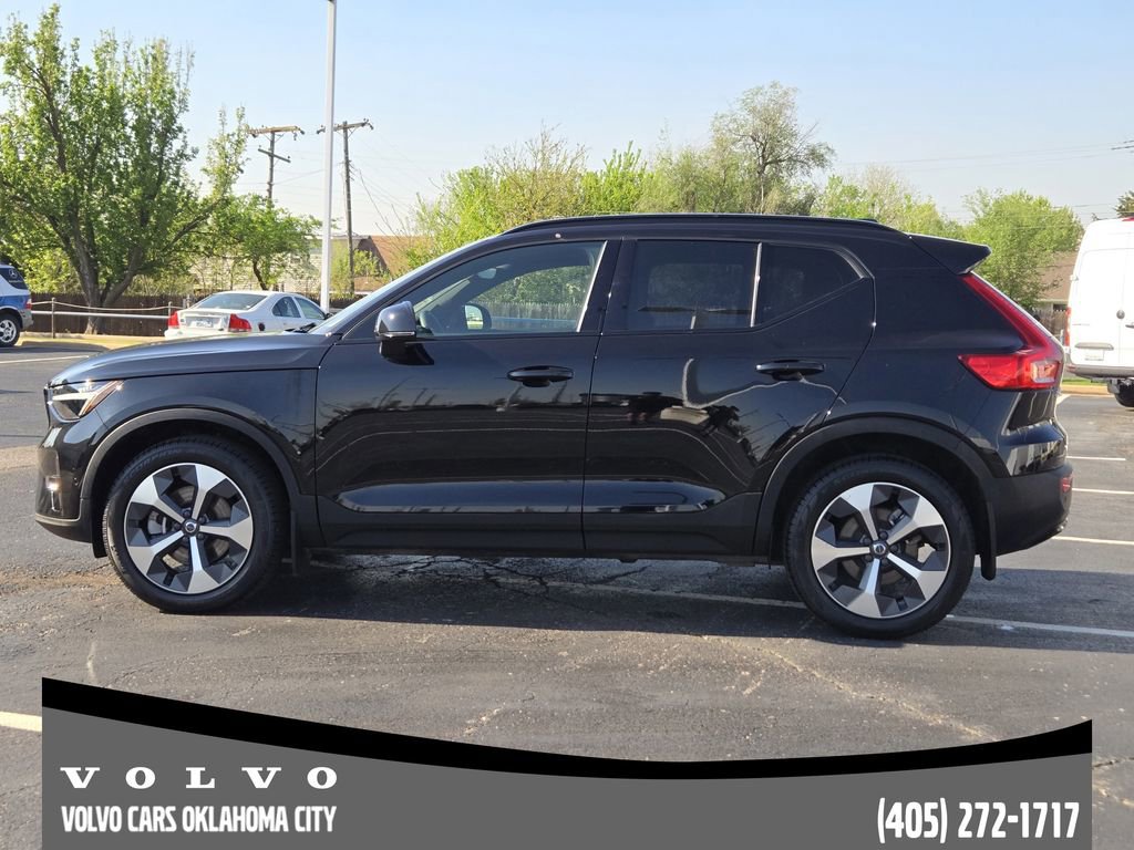 Certified 2023 Volvo XC40 B5 Plus w/ Driver Assist Package AWD/4WD image 3
