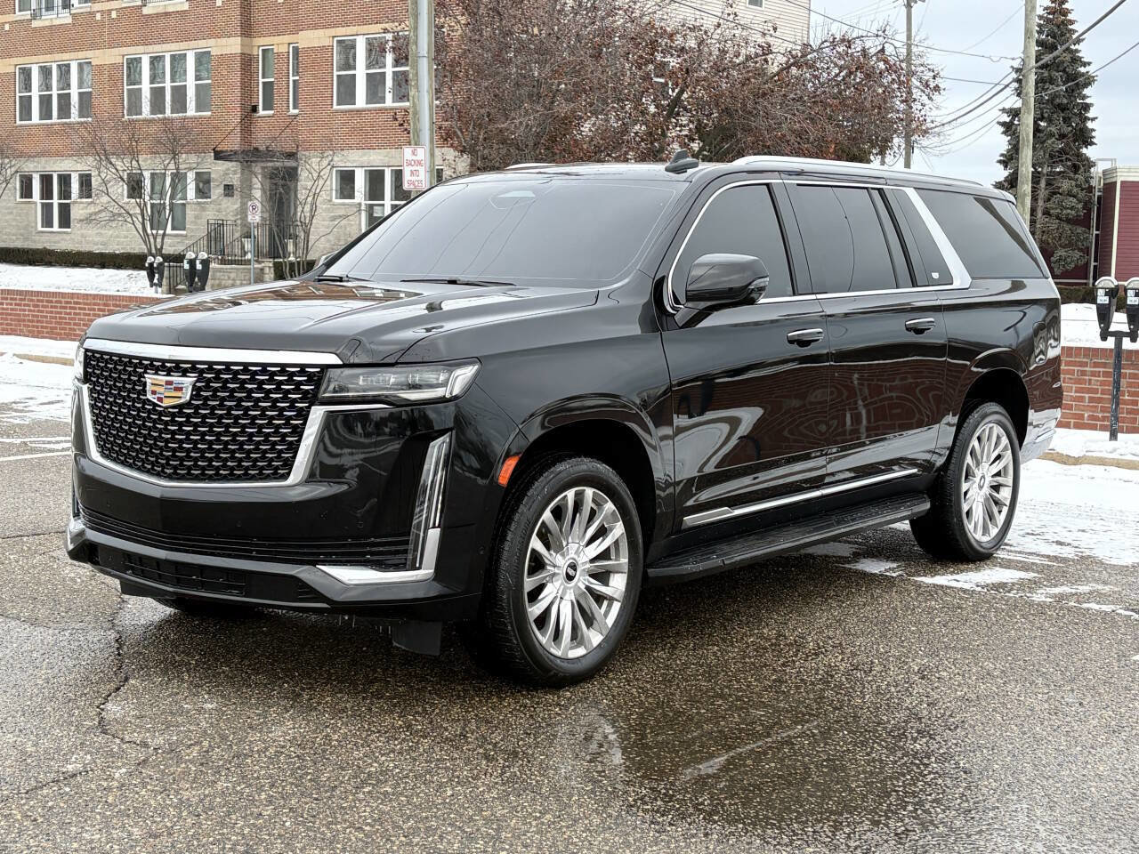 Used 2021 Cadillac Escalade ESV Premium Luxury image 2