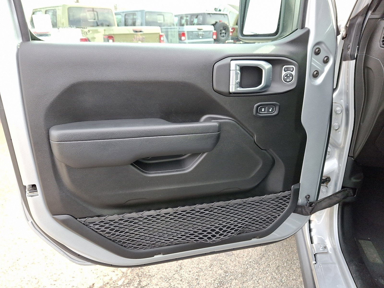 Used 2022 Jeep Gladiator Willys image 14