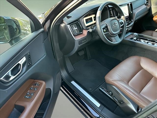 Used 2023 Volvo XC60 T8 Plus AWD/4WD image 9