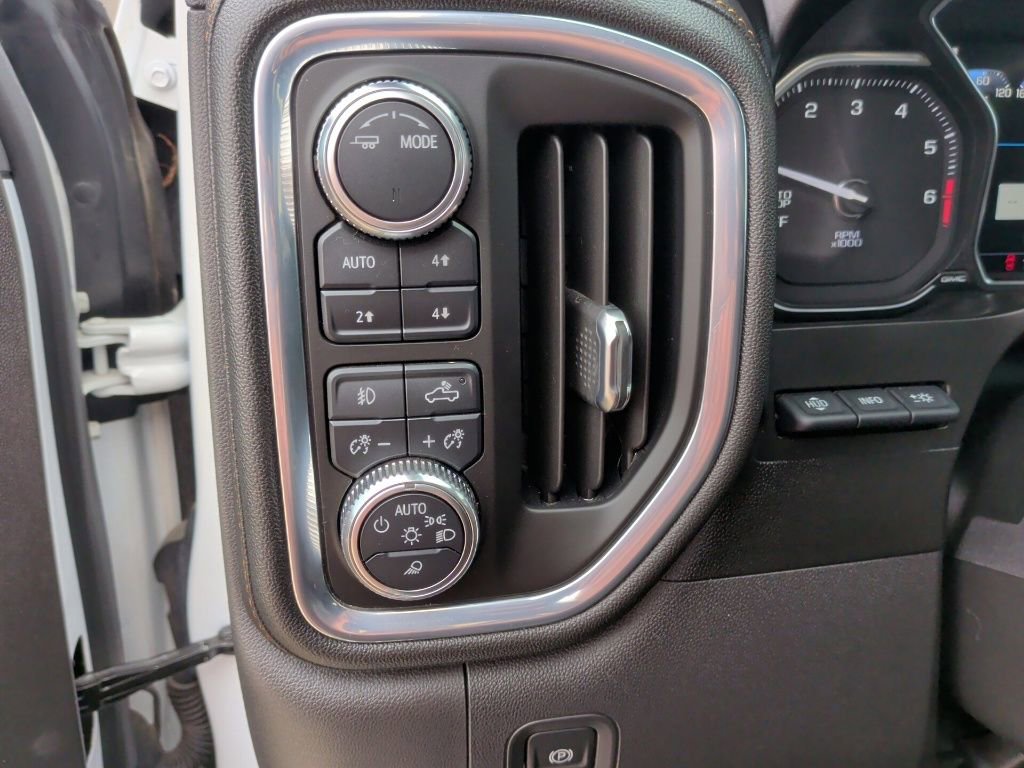 Used 2021 GMC Sierra 1500 AT4 w/ Technology Package image 16