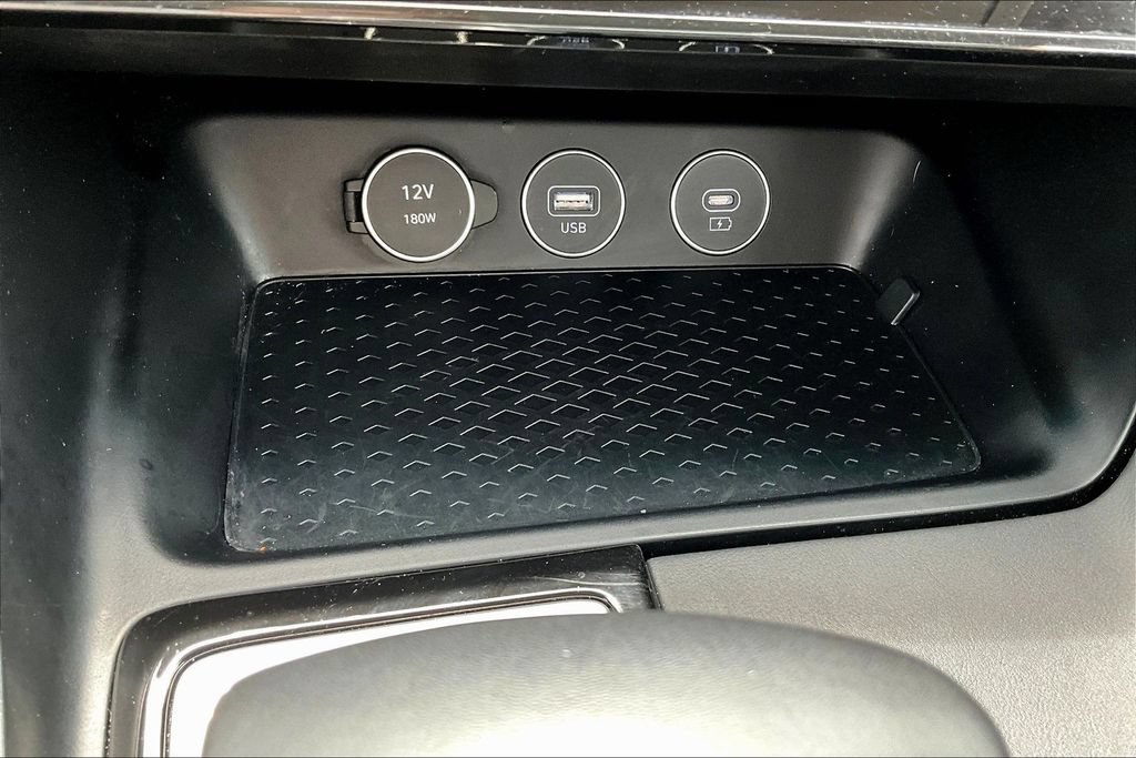 Used 2025 Genesis G70 2.5T RWD image 17
