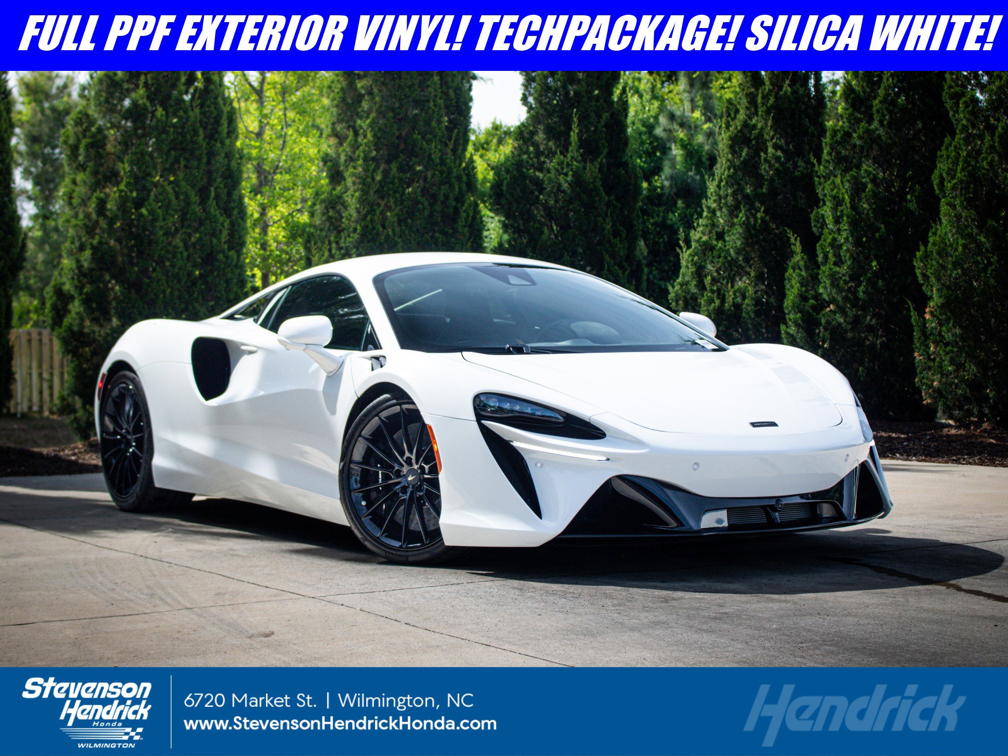 Used 2025 McLaren Artura RWD image 1