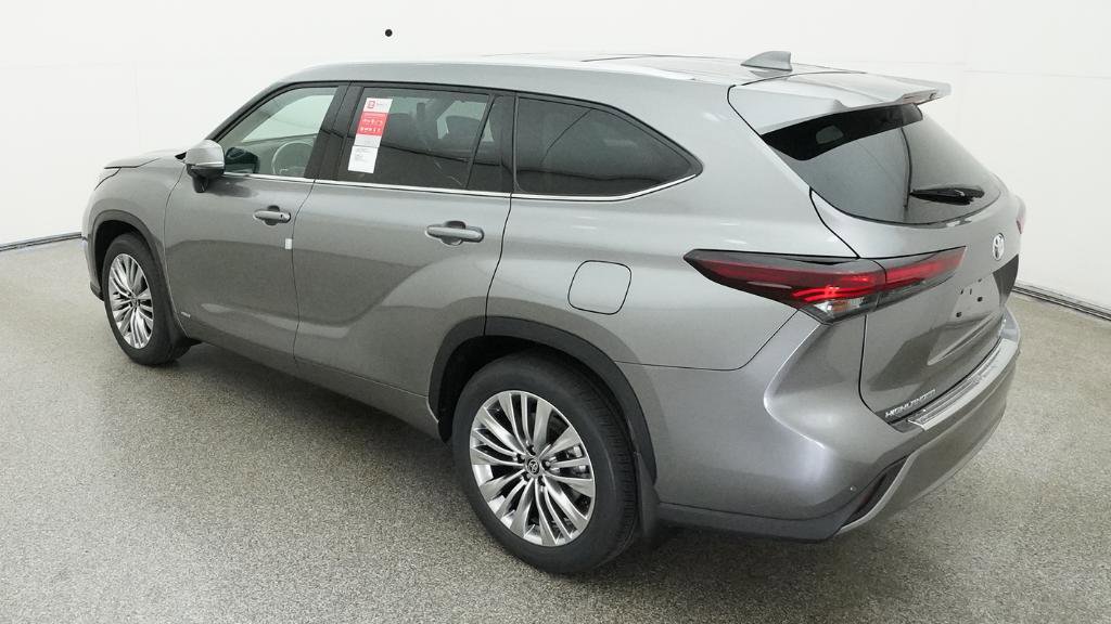 New 2026 Toyota Highlander Platinum image 13