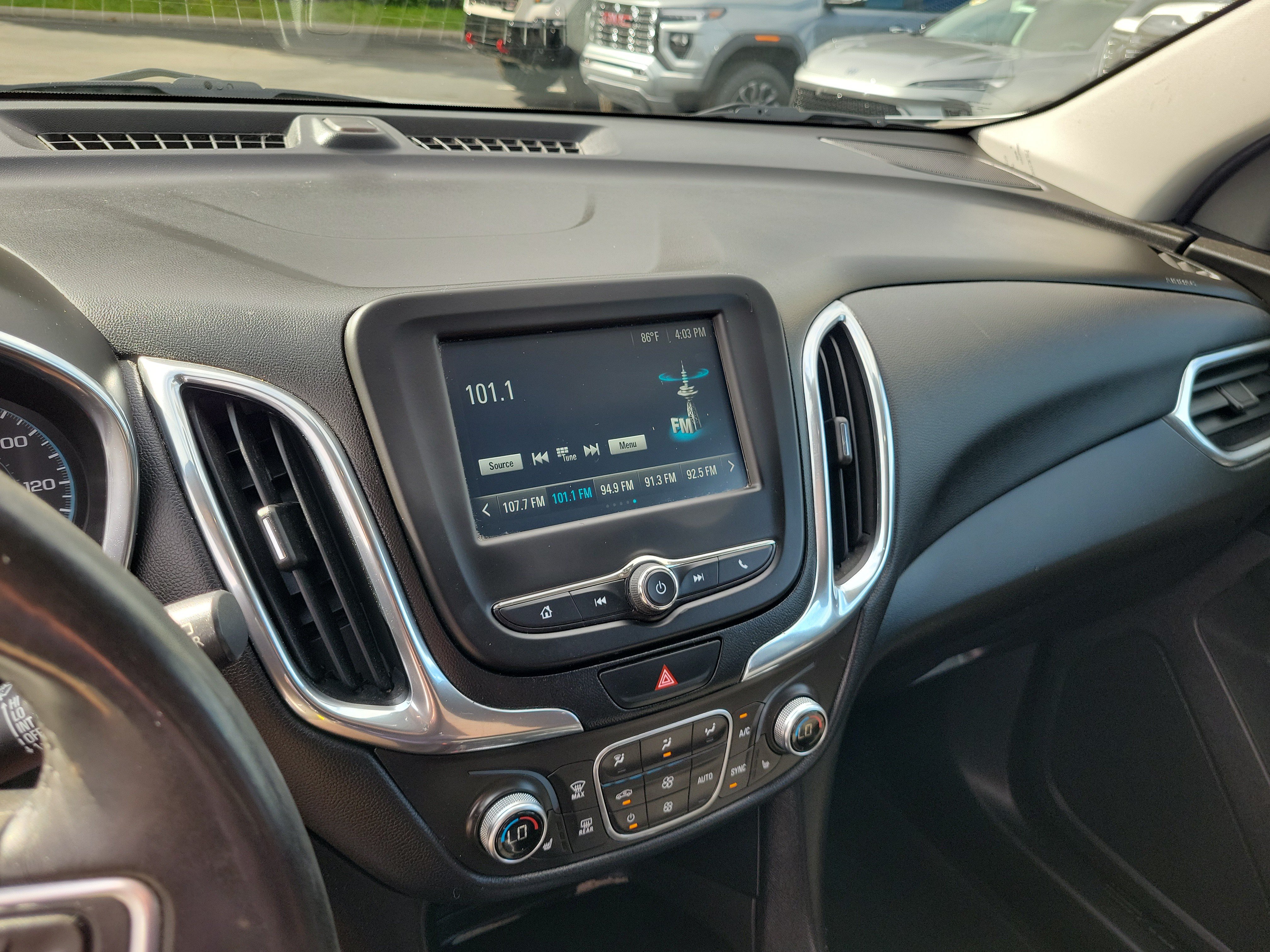 Used 2018 Chevrolet Equinox LT FWD image 28