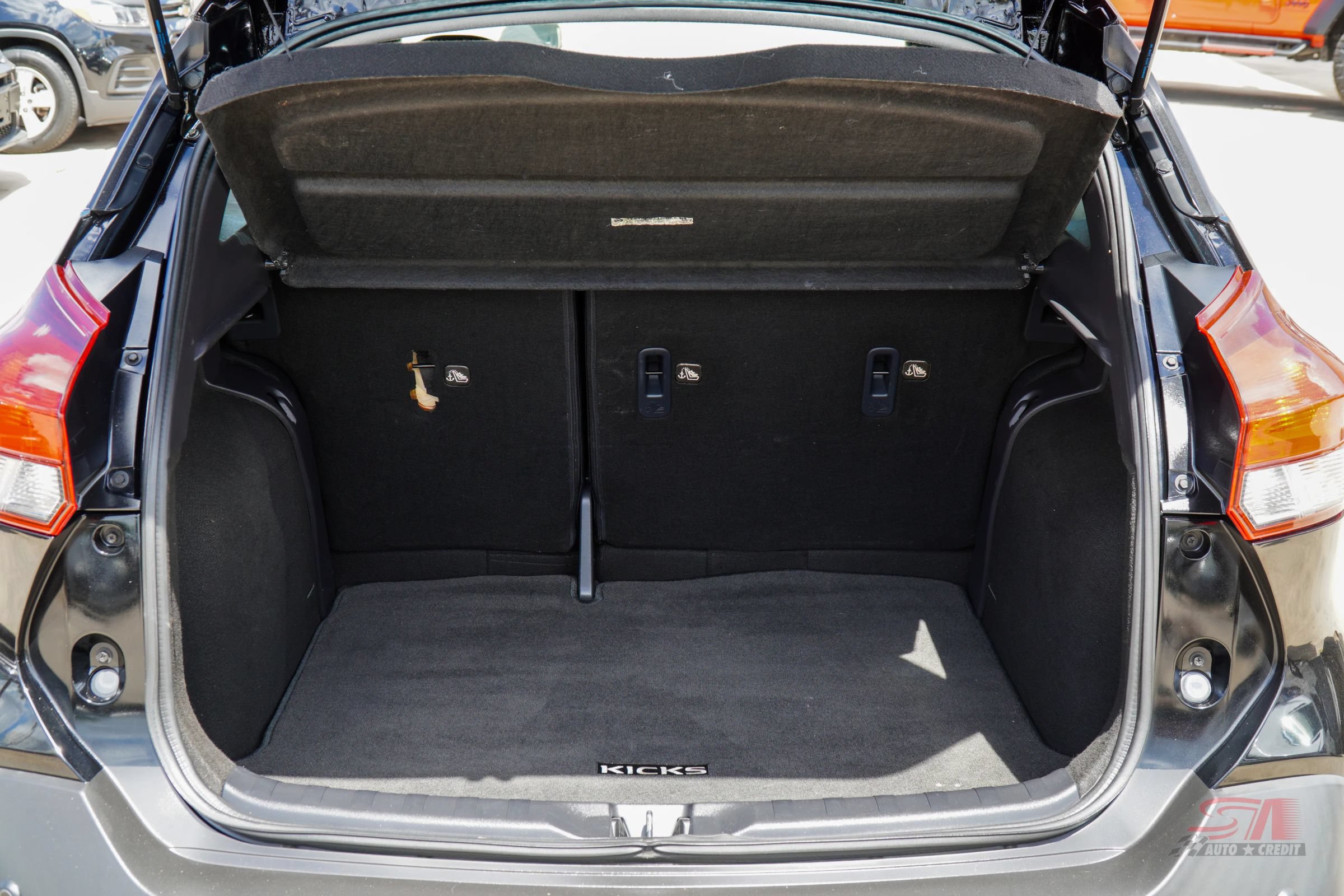 Used 2020 Nissan Kicks SV FWD image 7