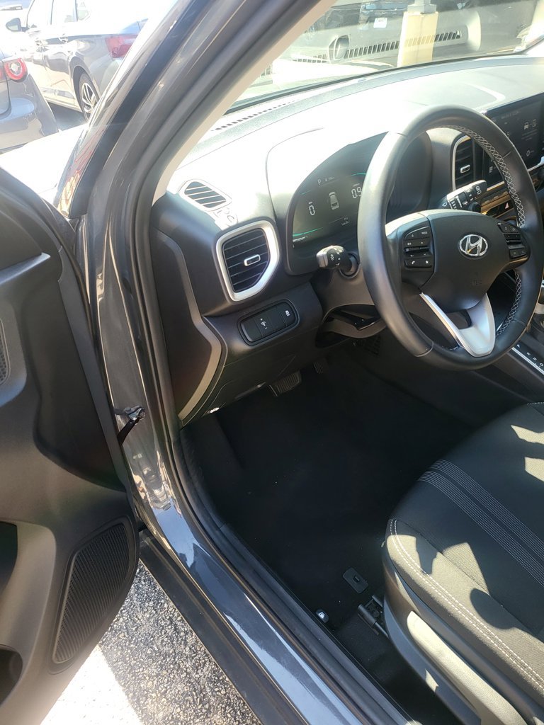 Used 2026 Hyundai Venue SEL FWD image 8
