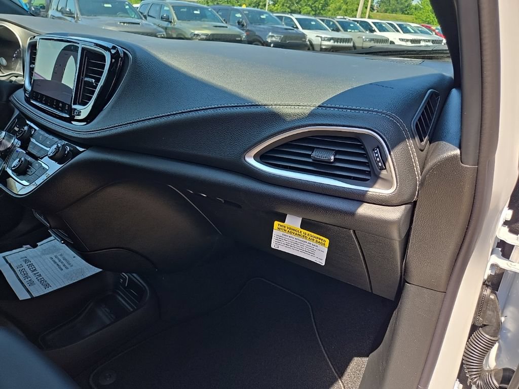 New 2027 Chrysler Pacifica Select w/ Family Tech Group AWD/4WD image 78