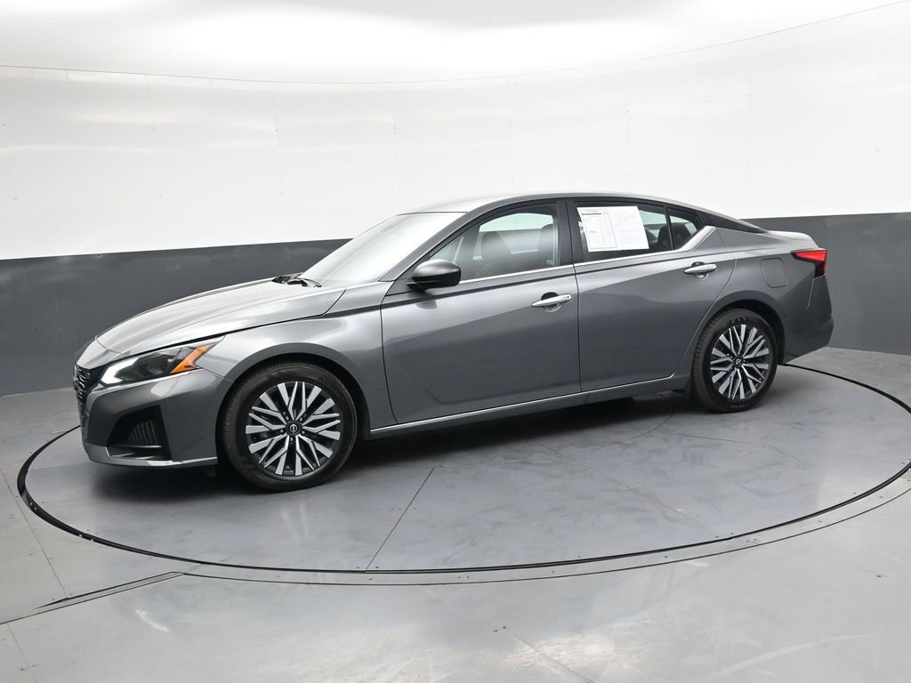 Used 2025 Nissan Altima 2.5 SV image 8