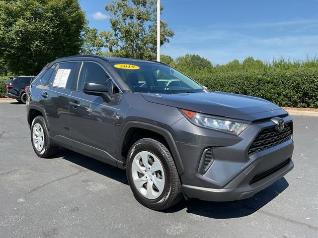 Used 2019 Toyota RAV4 LE AWD/4WD image 5