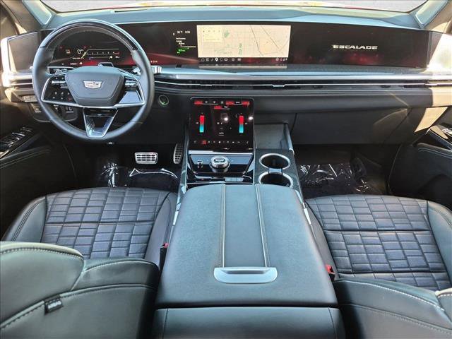 Used 2025 Cadillac Escalade ESV V AWD/4WD image 17