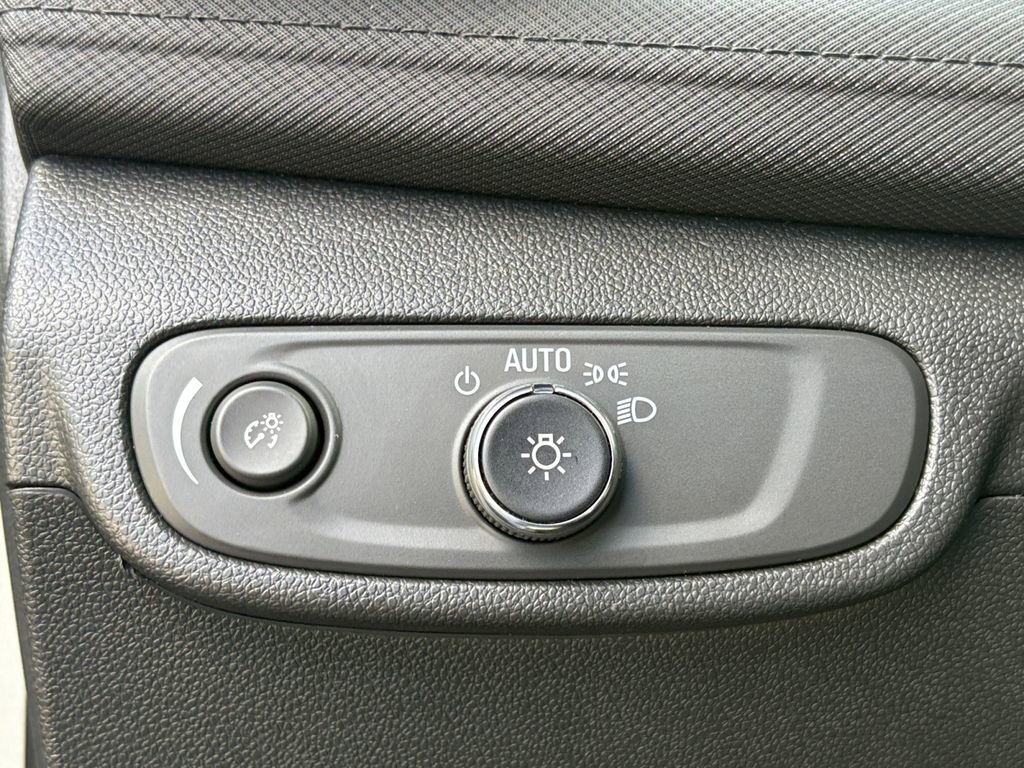 Used 2025 Chevrolet TrailBlazer LT FWD image 5