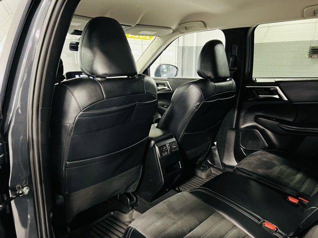 Used 2024 Mitsubishi Outlander SE image 27