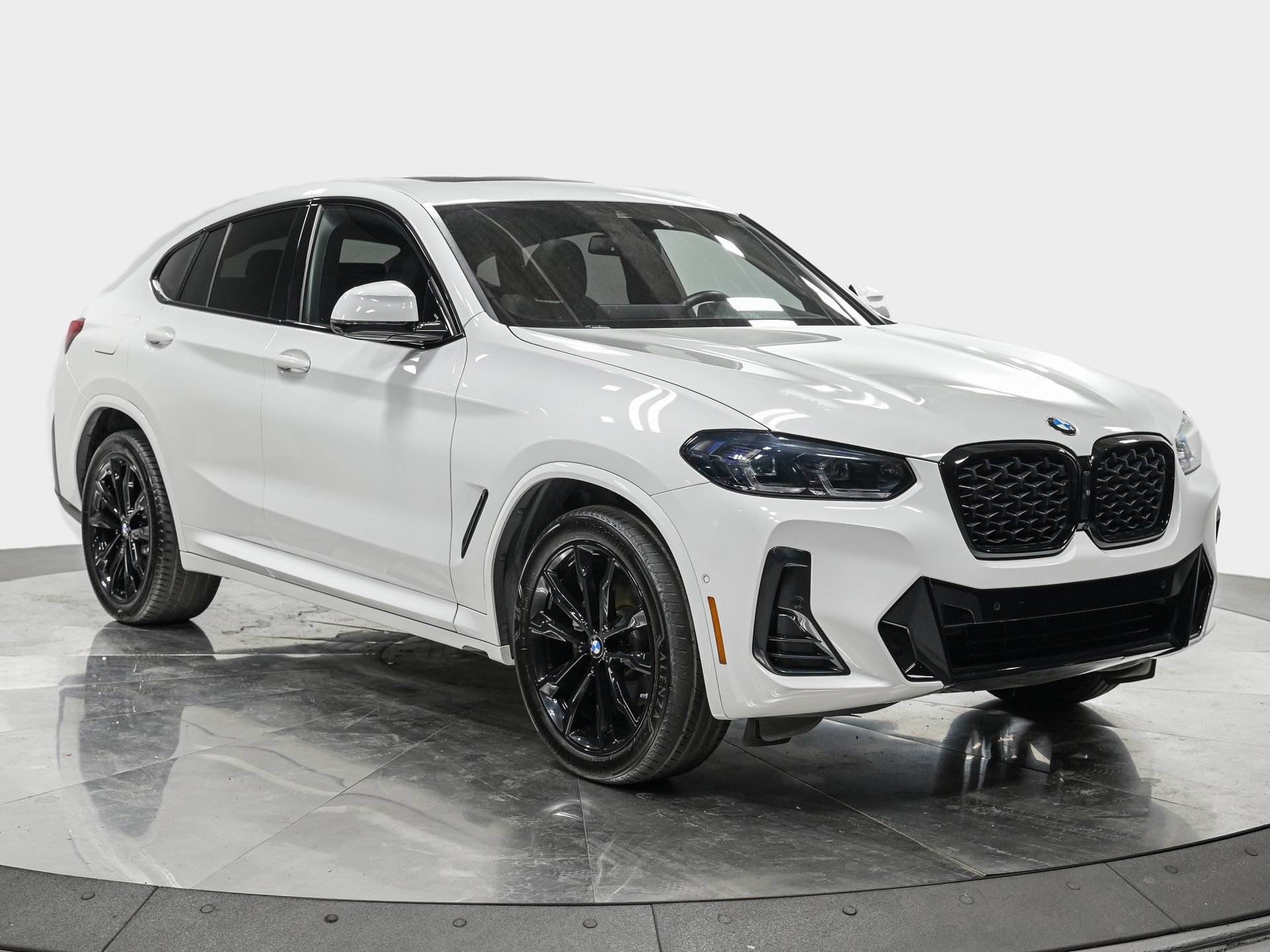 Used 2025 BMW X4 xDrive30i w/ Premium Package AWD/4WD image 9