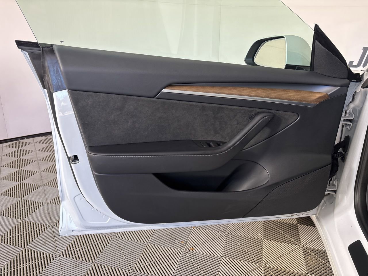 Used 2023 Tesla Model 3 Standard Range image 6