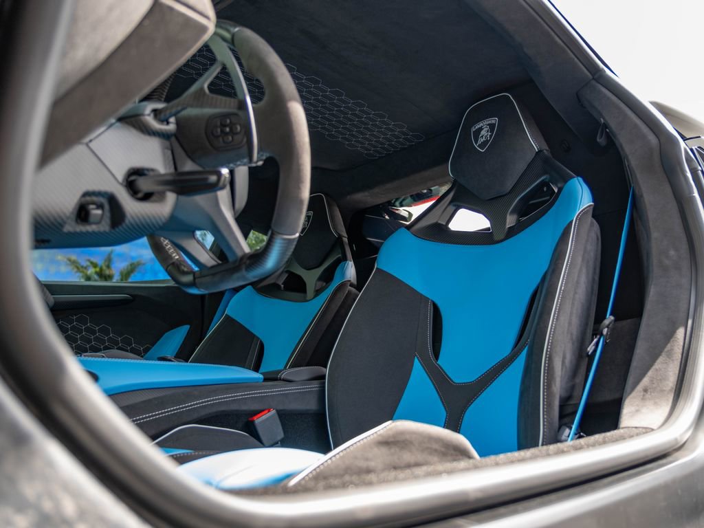 Used 2025 Lamborghini Revuelto AWD/4WD image 20