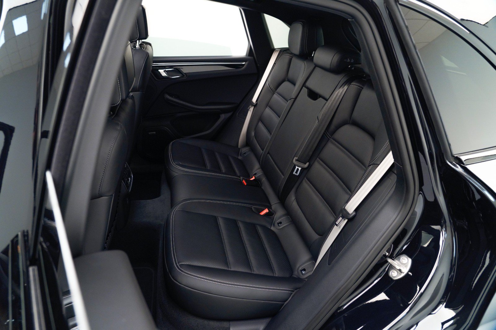 New 2026 Porsche Macan S AWD/4WD image 32