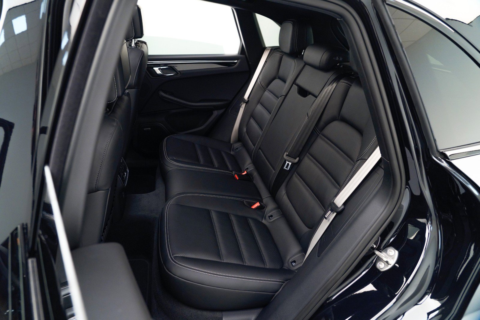 New 2026 Porsche Macan S image 32