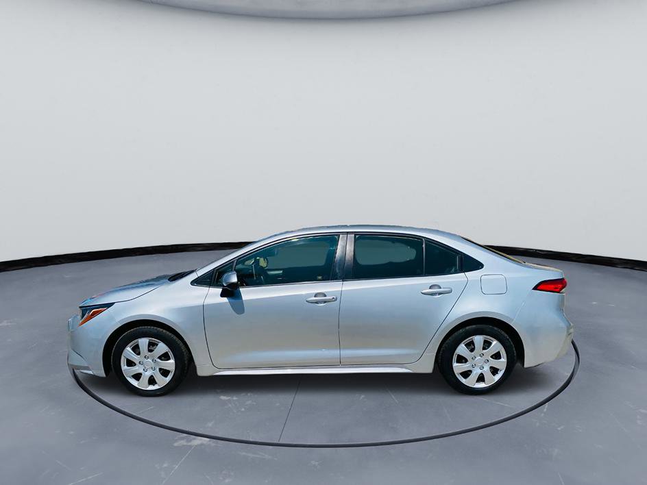 Used 2020 Toyota Corolla LE FWD image 3