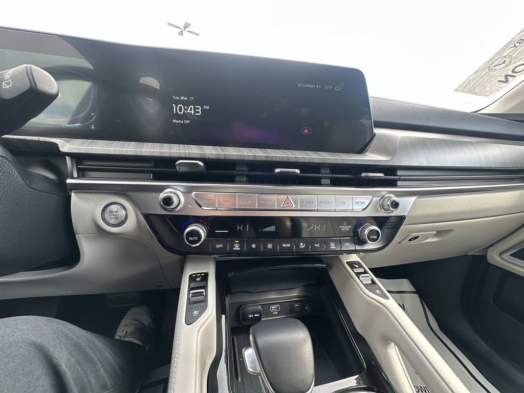 Used 2024 Kia Telluride EX w/ EX Captain's Chair Package FWD image 22