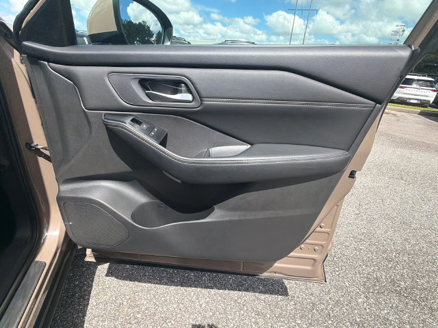 Used 2024 Nissan Rogue SV w/ SV Premium Package FWD image 14