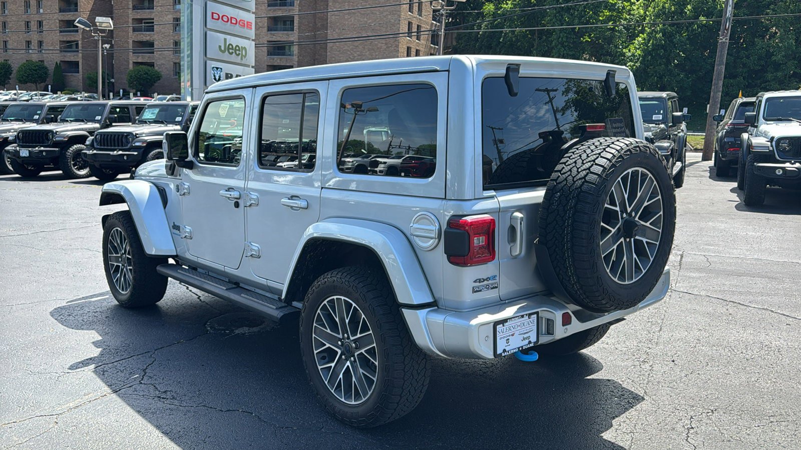 Used 2024 Jeep Wrangler High Altitude AWD/4WD image 5
