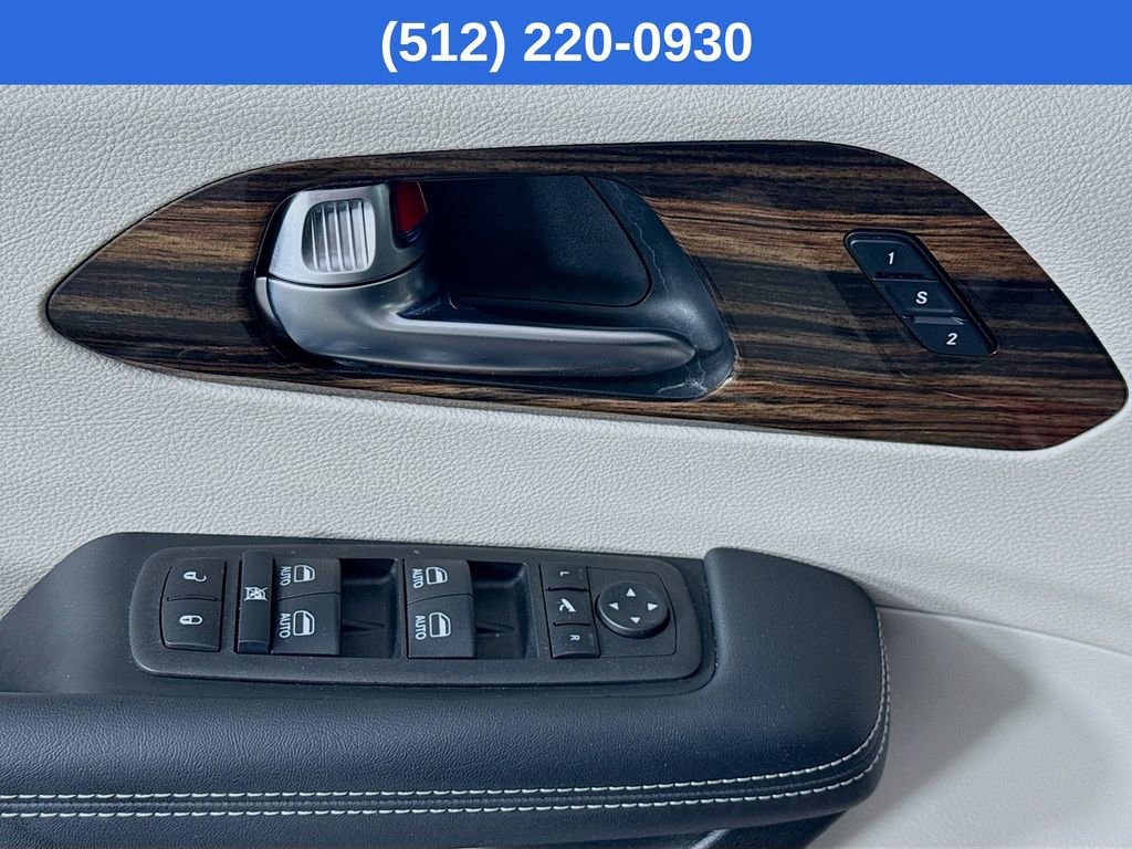 Used 2023 Chrysler Pacifica Limited image 23