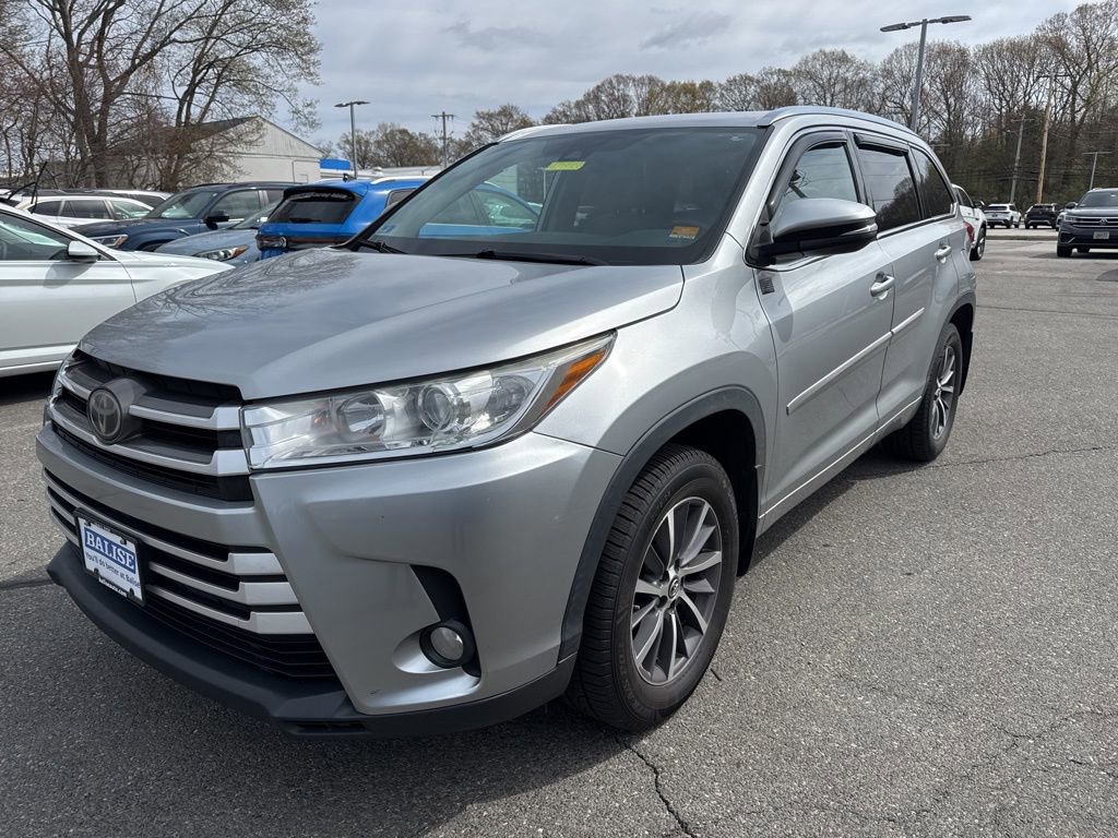 Used 2018 Toyota Highlander XLE AWD/4WD image 2