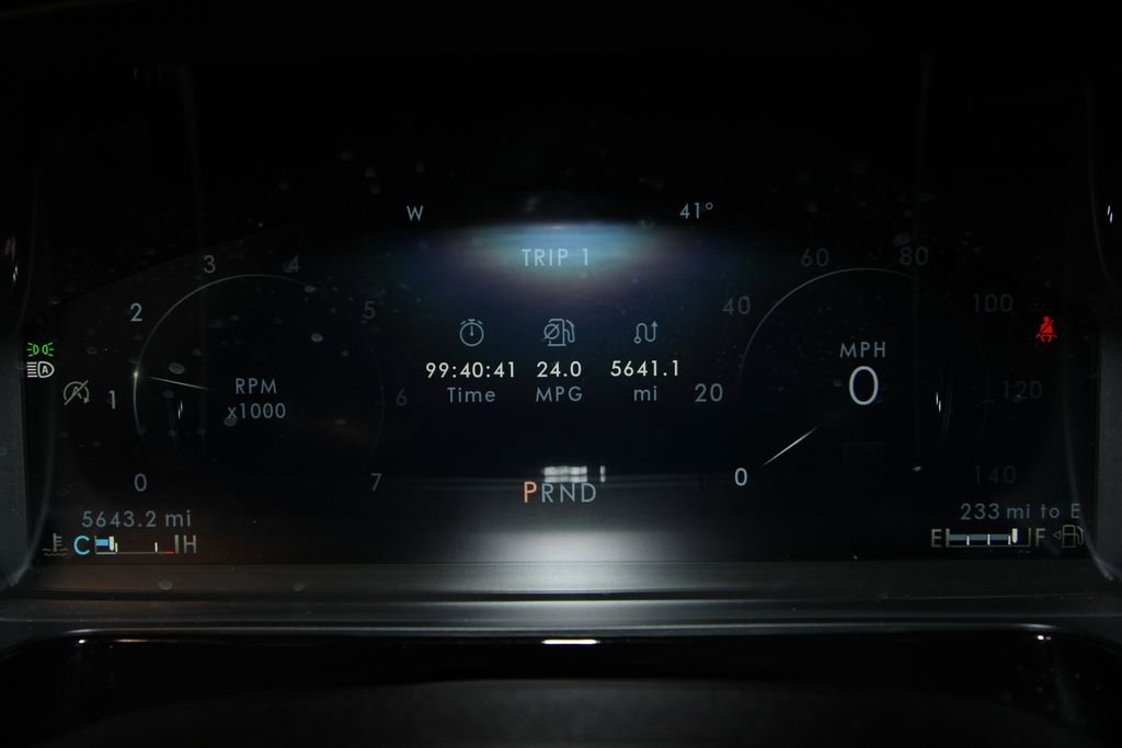 Used 2025 Lincoln Corsair AWD image 11