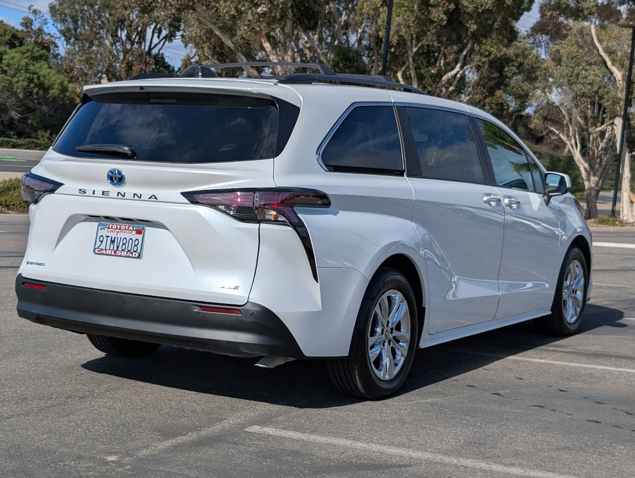 Used 2025 Toyota Sienna XLE w/ XLE Plus Package image 14