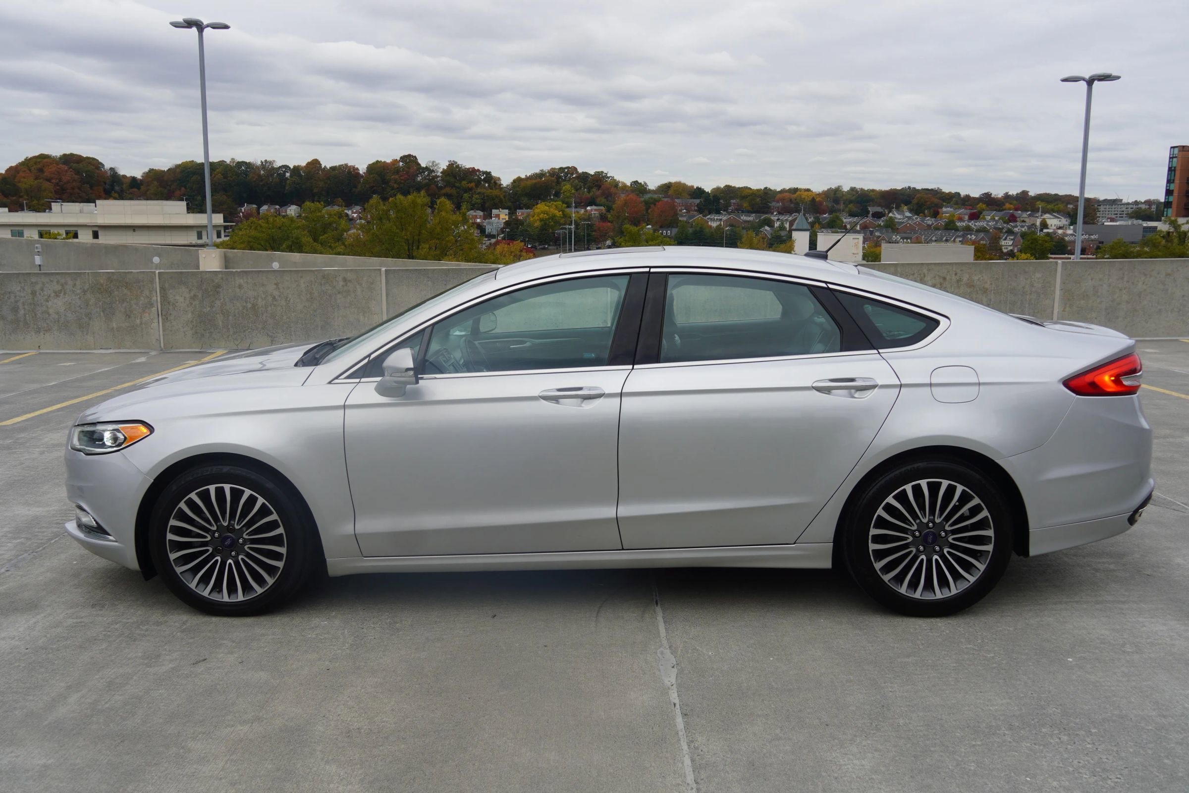 Used 2017 Ford Fusion SE image 6