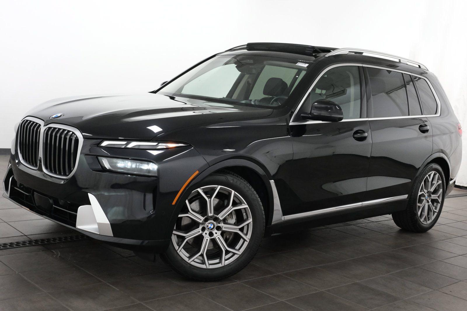 Used 2023 BMW X7 xDrive40i w/ Premium Package AWD/4WD image 1