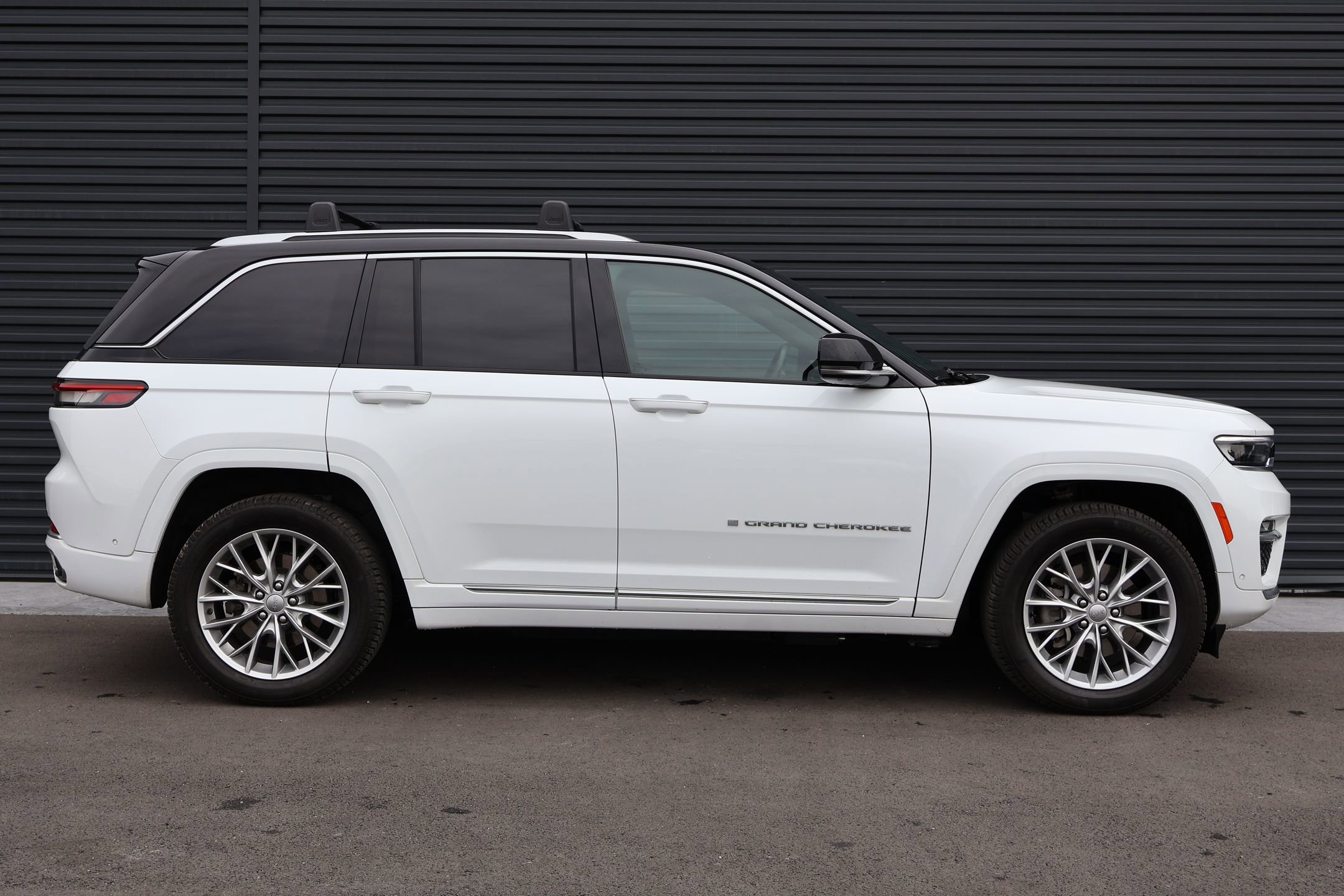 Used 2022 Jeep Grand Cherokee Summit image 4