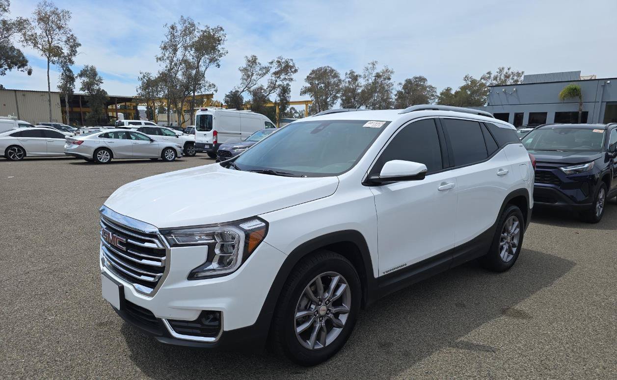 Used 2024 GMC Terrain SLT FWD image 2