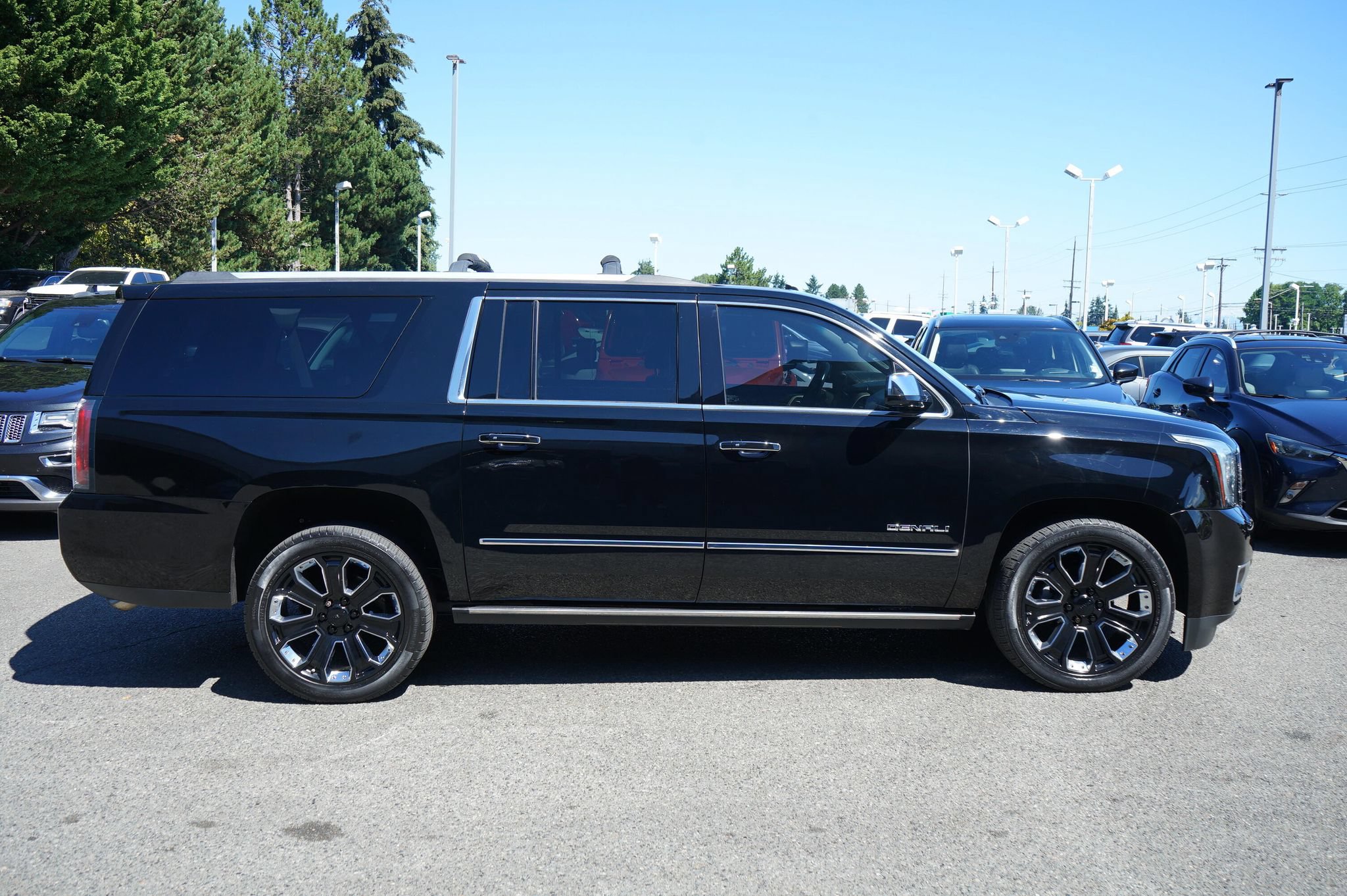 Used 2019 GMC Yukon XL Denali w/ Denali Ultimate Package AWD/4WD image 6