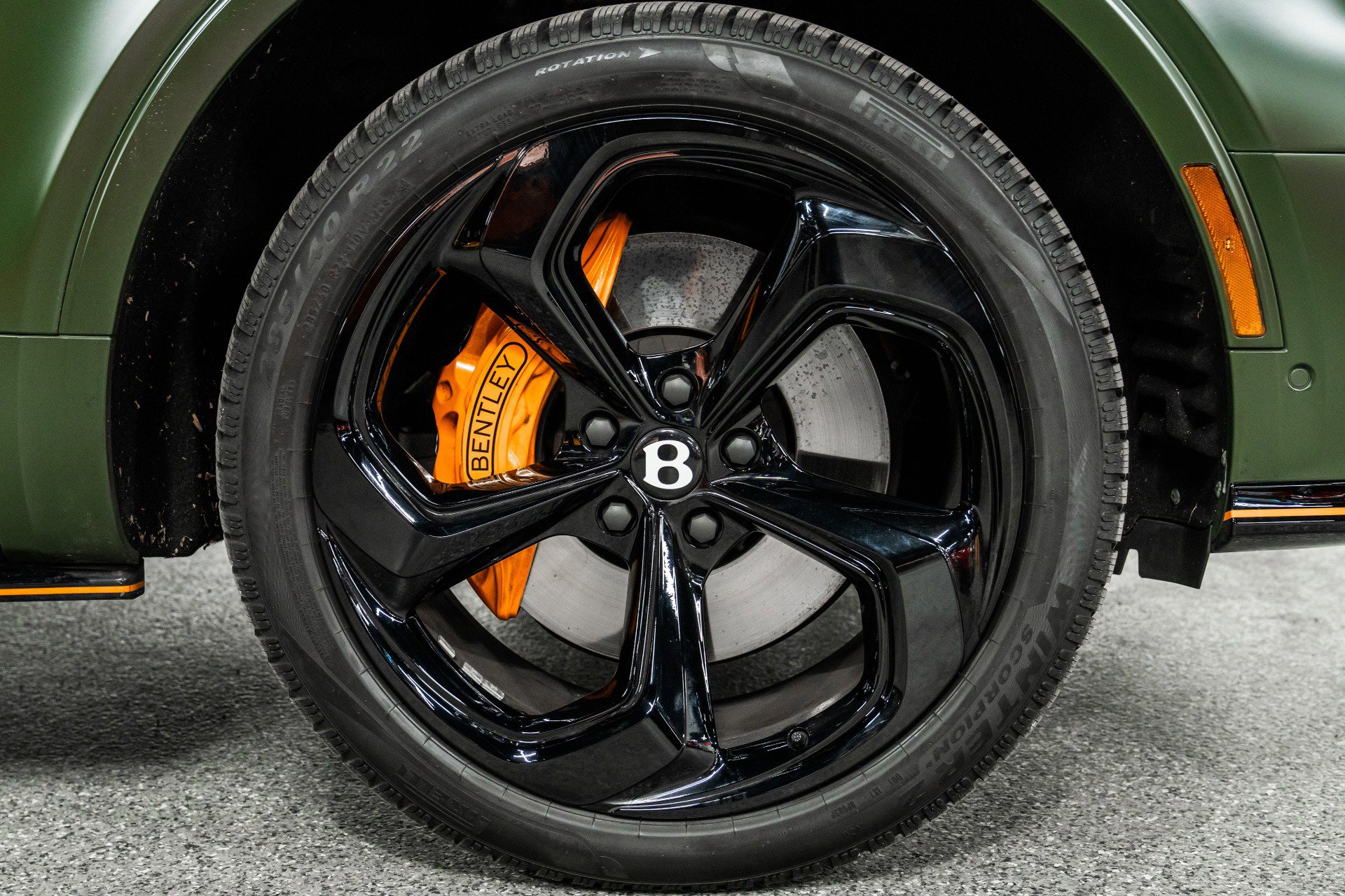 Used 2025 Bentley Bentayga image 45