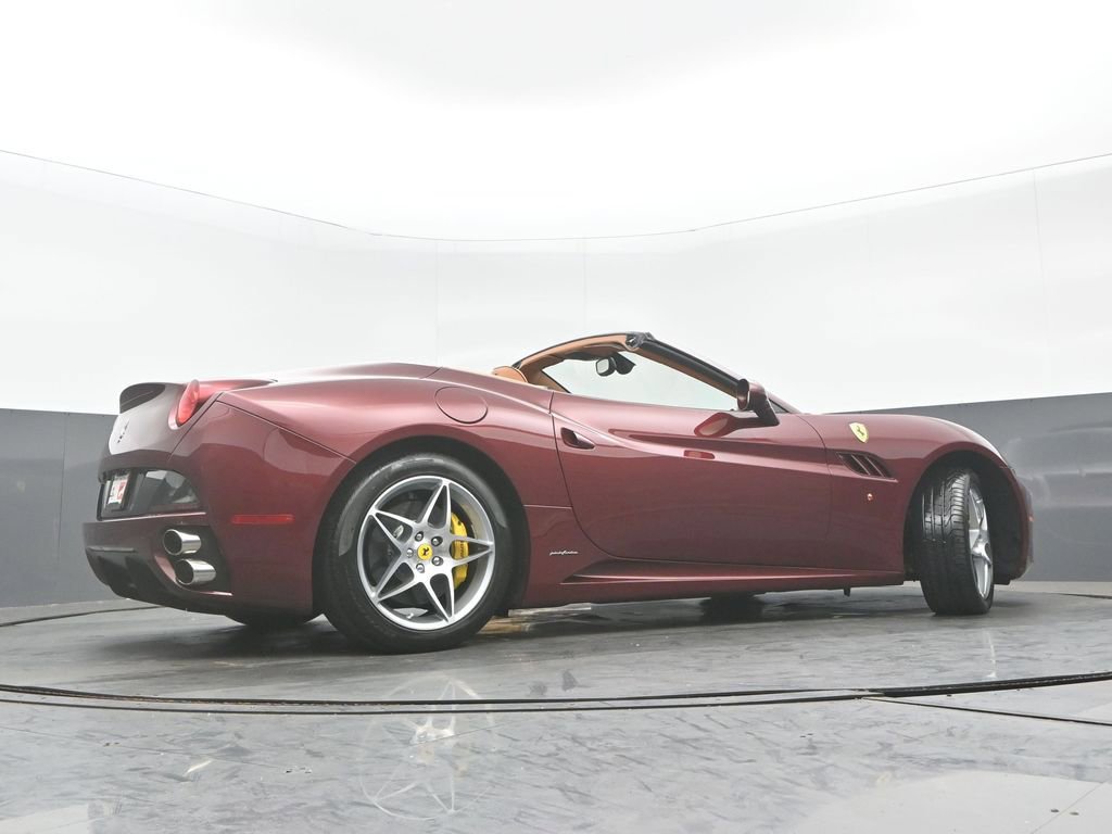 Used 2010 Ferrari California RWD image 38
