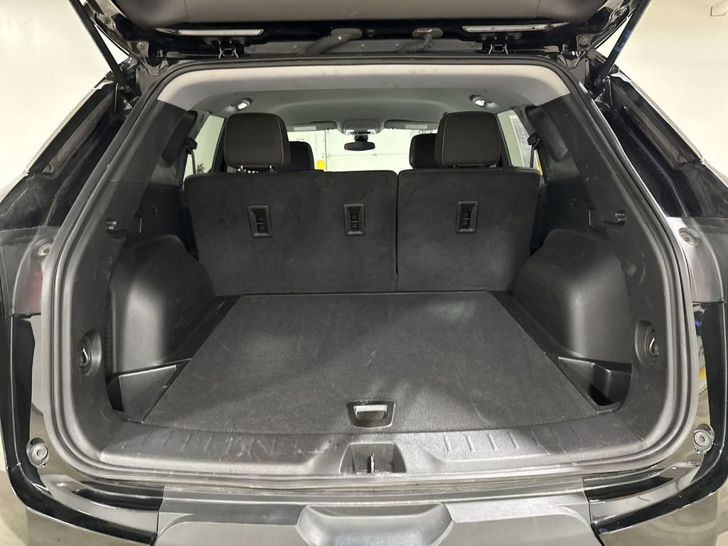 Used 2025 Chevrolet Blazer LT FWD image 23